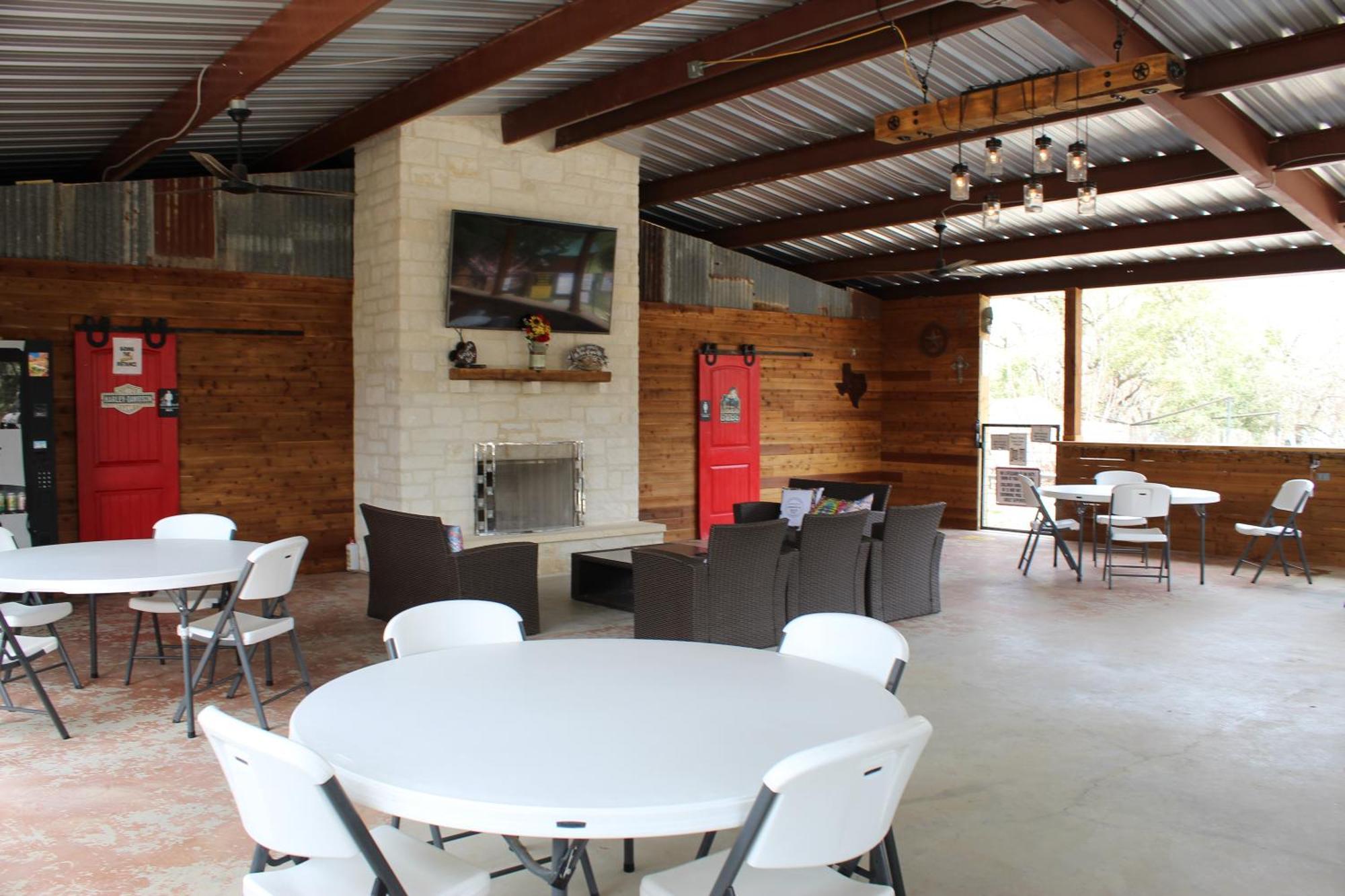 Al'S Hideaway Cabin And Rv Space, Llc Pipe Creek 외부 사진